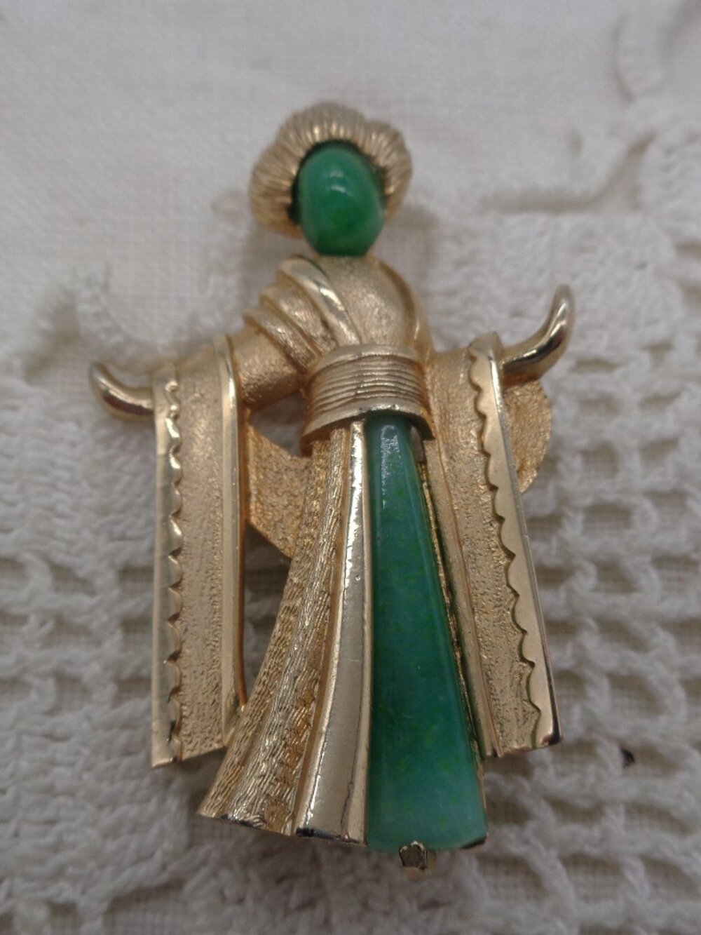 Vintage HATTIE CARNEGIE ? Asian Empress GEISHA Figural BROOCH Green Faux Jade